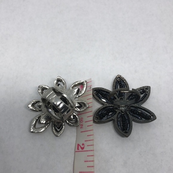 𝅺Bundle lot 2 big flower shaped costume statement rings rhinestone beaded 7-8. - Picture 5 of 5